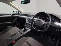 Used VW Passat Business 147 HP (108 kW) 2016 White Estate