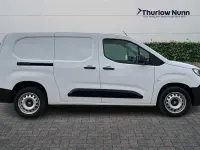 Second-hand Vauxhall Combo S 100 CP (73 kW) 2024 Alb Monovolum