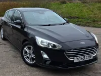 Begagnad Ford Focus Zetec 2020 Svart Halvkombi