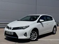 Used Toyota Auris 132 HP (97 kW) 2014 White Hatchback