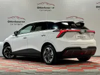 Used MG MG4 EV Trophy 2023 White Hatchback