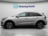 Begagnad Kia Niro 150 kW (204 HK) 2021 Silver SUV