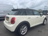 Used Mini Cooper Clubman 136 HP (100 kW) 2017 White Estate