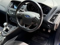 Usado Ford Focus ST-Line 140 HP (102 kW) 2017 Azul Citadino