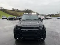 Uusi Land Rover Defender SE Dynamic 2026 Musta Katumaasturi