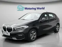 Usado BMW 118 136 CV (100 kW) 2023 Negro Utilitario