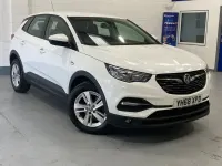 Used Vauxhall Grandland X S 130 HP (95 kW) 2018 White SUV