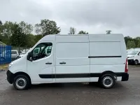 Used Vauxhall Movano 125 HP (91 kW) 2016 White MPV