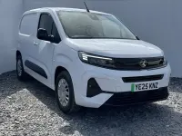 Second-hand Vauxhall Combo 100 kW (136 CP) 2025 Alb Monovolum