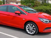 Używany Vauxhall Astra Design Edition 100 KM (73 kW) 2016 Czerwony Hatchback