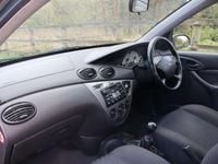 Used Ford Focus 100 HP (73 kW) 2001 Green Sedan