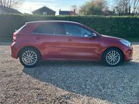 Used Kia Rio 89 HP (65 kW) 2017 Red Hatchback