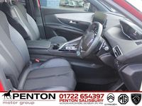 Gebraucht Peugeot 5008 GT 130 PS (95 kW) 2022 Rot SUV