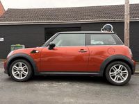Usado Mini Cooper D Hatch 110 CV (80 kW) 2011 Naranja Utilitario