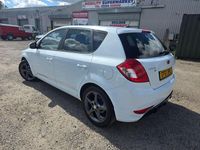 Used Kia Ceed 2011 White Hatchback