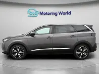 Usado Peugeot 5008 Premium 130 HP (95 kW) 2022 Cinzento SUV