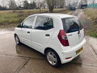Usado Hyundai i10 Classic 85 HP (62 kW) 2012 Branco Citadino