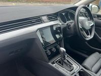 Begagnad VW Passat SEL 150 HK (110 kW) 2023 Silver Kombi