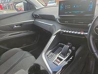 Used Peugeot 3008 Allure Premium 222 HP (163 kW) 2022 Red SUV