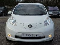 Used Nissan Leaf Tekna 80 kW (109 HP) 2015 White Hatchback