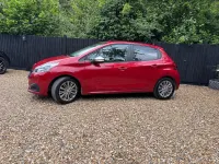 Used Peugeot 208 Signature Sky 82 HP (60 kW) 2019 Red Hatchback
