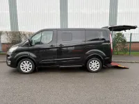 Usado Ford Tourneo Titanium 130 CV (95 kW) 2021 Negro Monovolumen