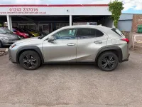 Usado Lexus UX 184 CV (135 kW) 2021 Plateado SUV