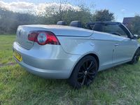 Usado VW Eos Sportline 140 HP (102 kW) 2010 Prateado Cabrios