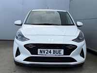 Used Hyundai i10 Premium 62 HP (45 kW) 2024 White Hatchback