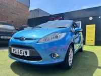 Usado Ford Fiesta Zetec 82 HP (60 kW) 2012 Azul Citadino