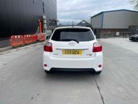 Used Toyota Auris SR 132 HP (97 kW) 2011 White Hatchback