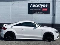 Begagnad Audi TT Black Edition 170 HK (125 kW) 2012 Vit Sportkupé