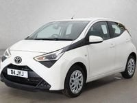 Used Toyota Aygo X-play 72 HP (52 kW) 2019 White Hatchback