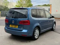 Usado VW Touran SE 140 HP (102 kW) 2015 Azul Monovolume