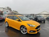 Used Ford Focus ST 185 HP (136 kW) 2016 Yellow Estate