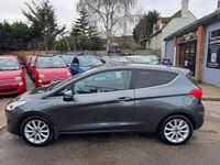 Usado Ford Fiesta Titanium 2018 Gris Utilitario