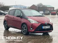 Used Toyota Yaris 100 HP (73 kW) 2017 Red Hatchback