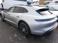 Usado Porsche Taycan 389 kW (530 CV) 2024 Plateado Familiar
