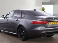 Usado Jaguar XF R-Sport 180 HP (132 kW) 2017 Cinzento Sedan