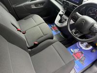 Usado Citroën Berlingo 100 HP (73 kW) 2024 Cinzento Monovolume