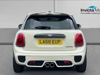 Used Mini Cooper S Sport 192 HP (141 kW) 2019 White Hatchback
