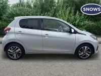 Używany Peugeot 108 Collection 71 KM (52 kW) 2021 Szary