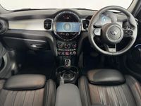 Używany Mini Cooper Exclusive 134 KM (98 kW) 2023 Czarny Hatchback