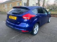 Używany Ford Focus Zetec 2015 Niebieski Hatchback