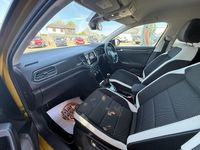 Usado VW T-Roc SEL 150 HP (110 kW) 2018 Amarelo SUV