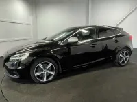 Begagnad Volvo V40 R-Design 152 HK (111 kW) 2019 Svart Halvkombi