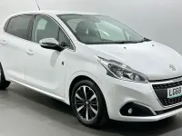Used Peugeot 208 S 82 HP (60 kW) 2018 White Hatchback