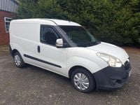 Used Vauxhall Combo 95 HP (69 kW) 2017 White MPV