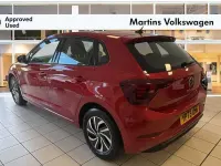 Usado VW Polo Life 95 HP (69 kW) 2023 Vermelho Citadino