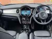 Używany Mini Cooper Exclusive 134 KM (98 kW) 2023 Biały Hatchback